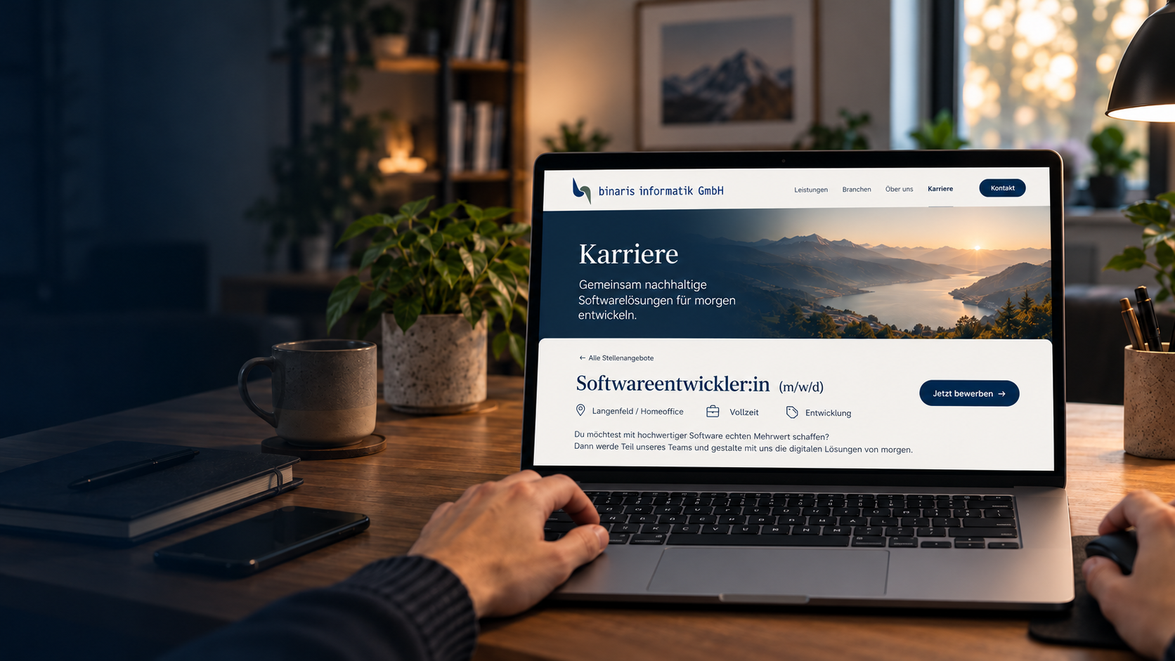 Laptop im Homeoffice mit Karriereseite der binaris Webseite offen. KI-generierte Abbildung.